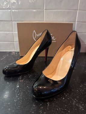 Christian Louboutin Simple Black Patent pump 100. Round-Toe size 39.5